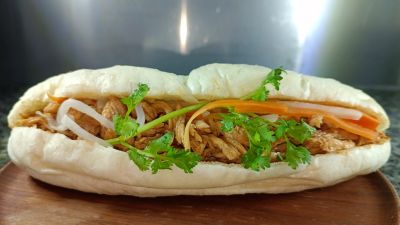 Bánh mì gà nướng xé sợi 