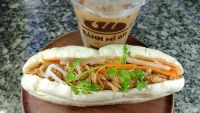 Bánh mì gà xé bán chạy nhất của Bánh Mì 611