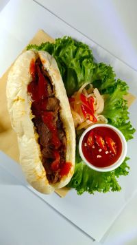 Ăn trưa nhanh gọn cùng tiệm bánh mì 611