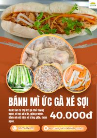 Ăn bánh mì gà xé nhiều dinh dưỡng trước khi lên máy bay