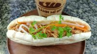 Bánh mì gà xé ăn nhanh bổ dưỡng